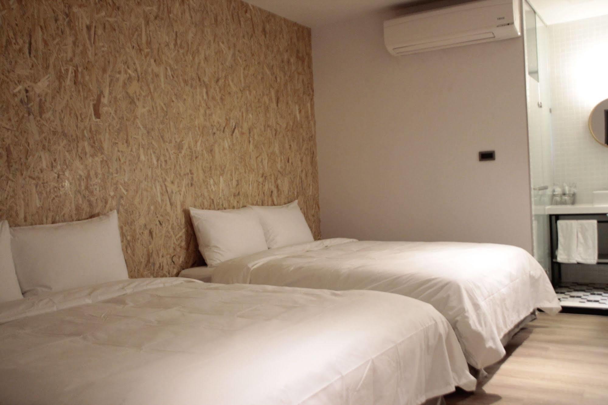 Hotelday Plus Kaohsiung Bagian luar foto